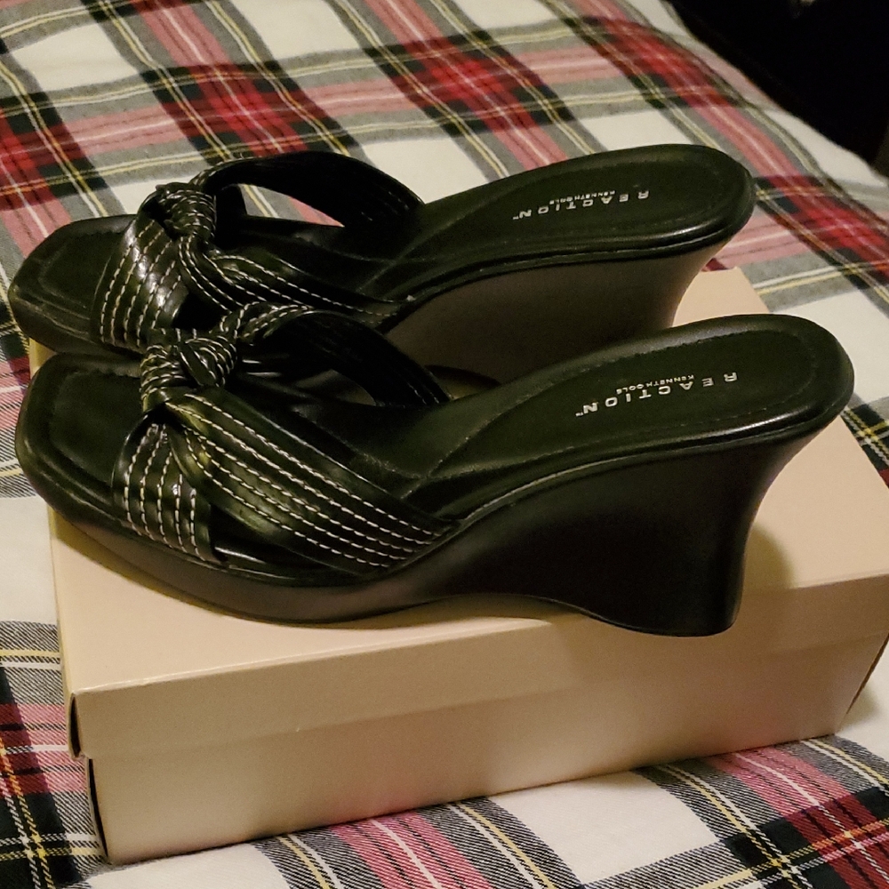 Reaction Kenneth Cole Black Strappy Wedges